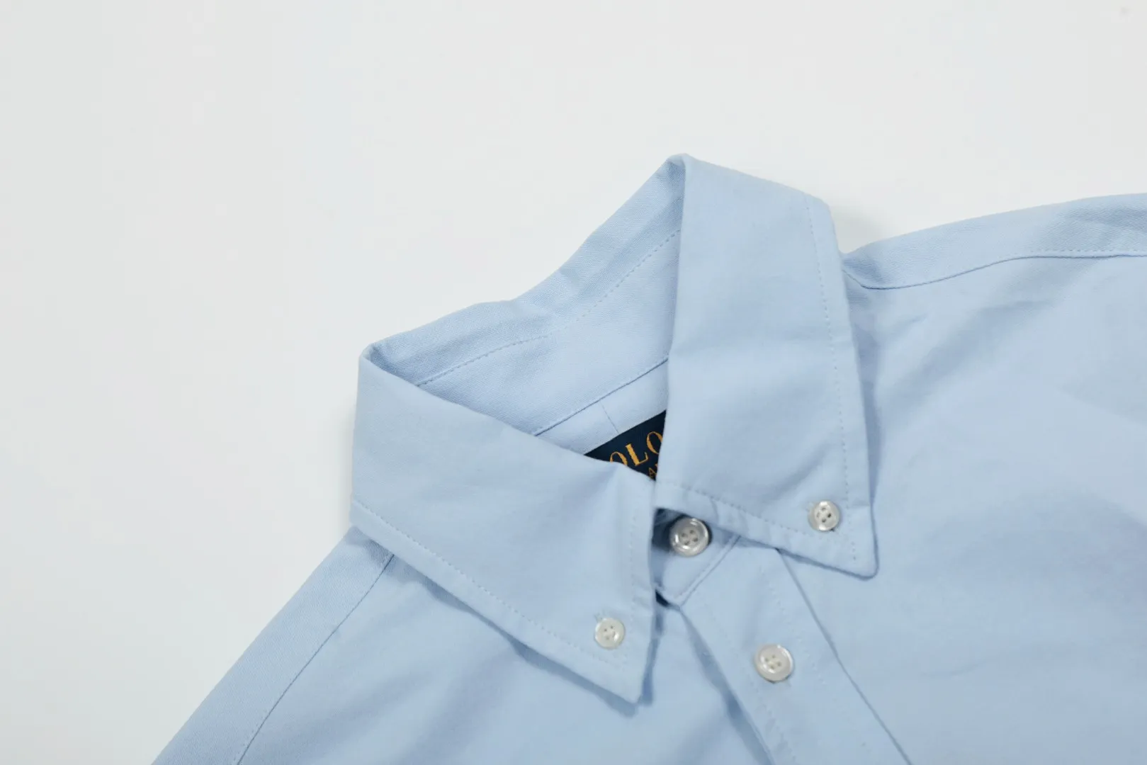 P250 Top quality" Style number: 8086# [Ralph Lauren classic basic evergreen versatile shirt long sleeves for all seasons] ✅Ralph Lauren classic Oxford spun old money style unisex couple shirt long sleeves ✅Top ceiling quality ZP original development. You can compare the real thing with the market version at will. ✅Using the original custom-woven and dyed pure cotton Oxford spinning, strong three-dimensional effect, breathable and anti-wrinkle material, comfortable upper body. ✅Washing treatment, tight and soft texture, full and exquisite embroidery. Excellent sense of quality ✅Simple and versatile, perfect for lazy people to wear. This is the charm of shirts. Basic and classic. ✅The upper body looks much better than the real thing. It can be worn alone or worn in all seasons. It is highly recommended for couples. Size: S-XL. Color: Navy blue, white, pink, light blue, khaki, charcoal gray.